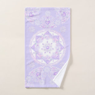 flocon de neige violet clair et coeur étincelant