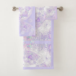 flocon de neige violet clair et coeur étincelant