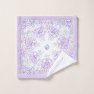 flocon de neige violet clair et coeur étincelant