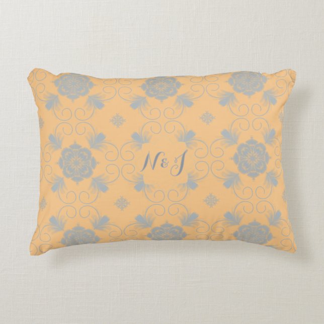 Flora Royale Decorative Accent Pillow Dekokissen (Vorderseite)