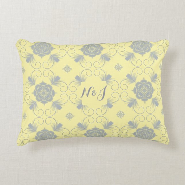 Flora Royale Decorative Accent Pillow Dekokissen (Vorderseite)