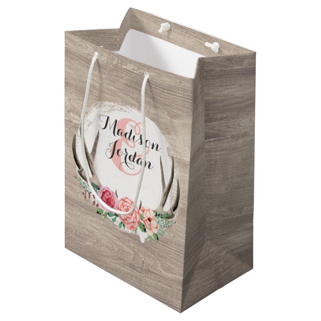 Floral Antlers Rustic Wood Wedding Personalisiert Mittlere Geschenktüte (Vorderseite Schrägansicht)