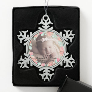 Floral Baby's First Christmas Schneeflocken Zinn-Ornament