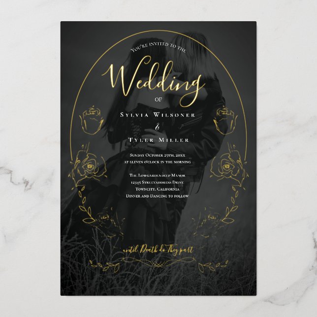 Floral Black Foto Gothic Wedding Folieneinladung (Vorderseite)