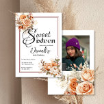 Floral Boho Sweet 16 Geburtstagsparty Einladung<br><div class="desc">Feiern Sie den Meilenstein der süßen 16 mit einer boho Geburtstagsparty! Unser Blumenkohl Sweet 16 Geburtstagsparty Design bietet rustikale Böhmervillen,  moderne Ästhetik und zarte,  rosa,  blumenfarbene Blume. Vergessen Sie nicht,  Ihr atemberaubendes quadratisches Foto zu präsentieren,  um das Wesen von sechzehn Jahren zu erfassen!</div>