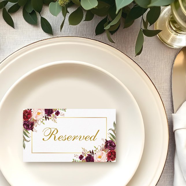 Floral Burgundy Gold Wedding vorbehalten Platzkarte (Customize to change text color, style or to add more text to front or back.)