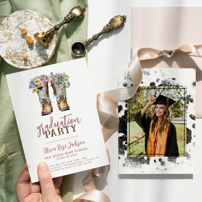 Floral Cowboy Boots Western Graduation Party Einladung (Von Creator hochgeladen)