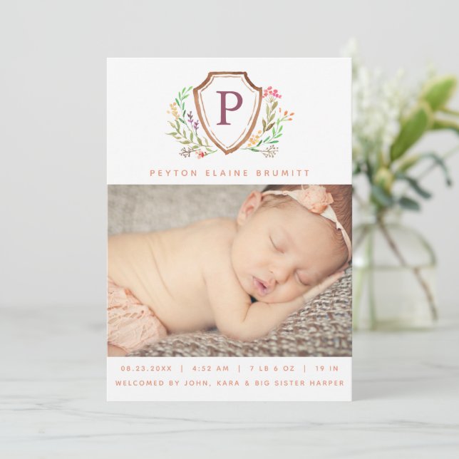 Floral Crest Baby Girl Faire-part de naissance (Debout devant)