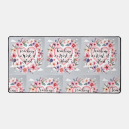 Floral Educator Embrace Schreibtischunterlage