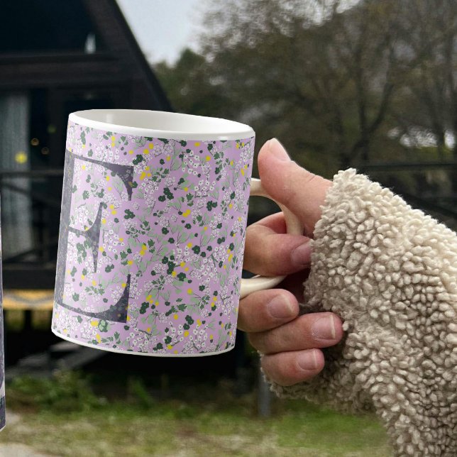 Floral Elegant Class E lilac mit einer Phrase Kaffeetasse (Von Creator hochgeladen)