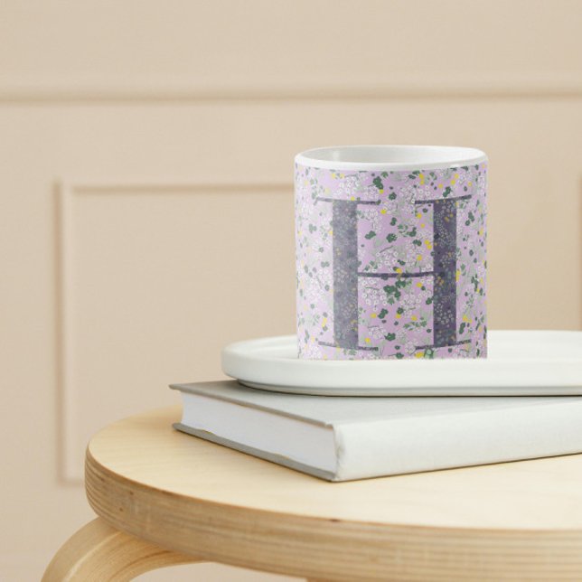 Floral Elegant Klasse Monogram H lilac mit einer P Kaffeetasse (Von Creator hochgeladen)
