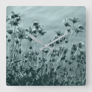 Floral Fine Art Photograph in Monochrome Quadratische Wanduhr