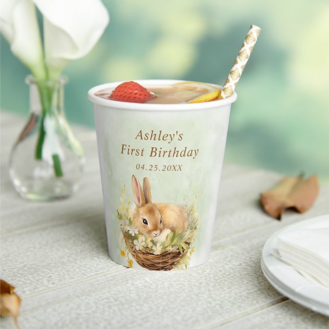 Floral Frühlingshase etwas sonniger 1. Geburtstag Pappbecher (In Situ)
