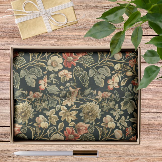 Floral Green William Morris Inspired Monogram Seidenpapier (Von Creator hochgeladen)