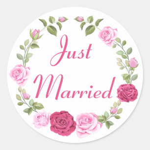 Floral Just Married Pink Rose Hochzeitsankündigung Runder Aufkleber
