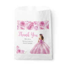 Floral Princess im hellrosa Kleid Quinceanera