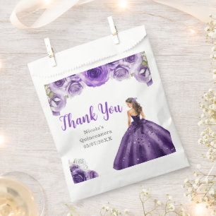 Floral Princess in dunkelviolettem Kleid Quinceane Geschenktütchen