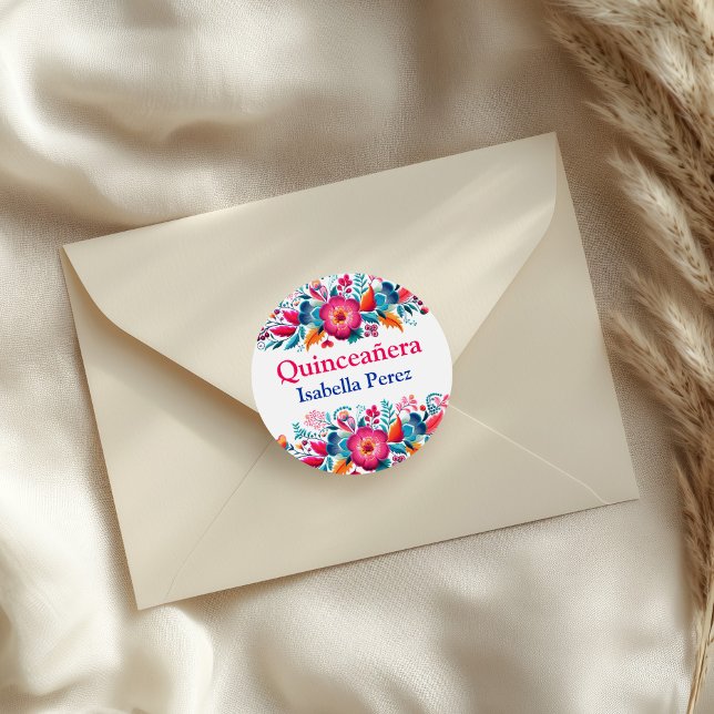 Floral Quinceanera White Mexican Fiesta Runder Aufkleber (Floral Quinceanera White Mexican Fiesta Classic Round Sticker on an elegant envelope.)