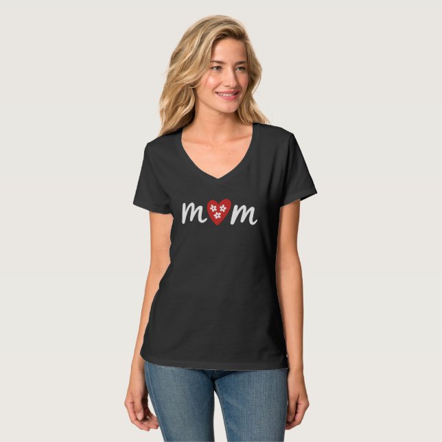 Floral Red Heart Minimalist Love T-Shirt (Vorderseite Vollansicht)