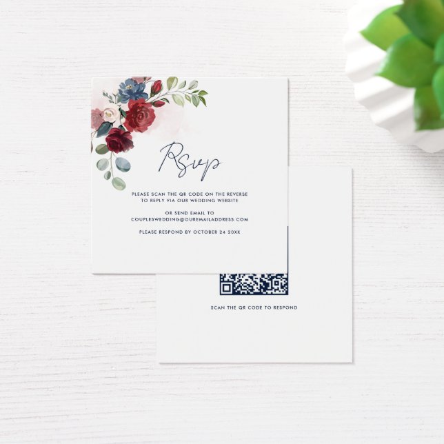 Floral Script QR Code Modern Wedding RSVP Card (Schreibtisch)