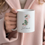 Floral Watercolor Initial Tasse - J<br><div class="desc">Gib diese wunderschöne Tasse als Geschenk an dein Brautparty, deine Mutter oder deinen Freund!!</div>