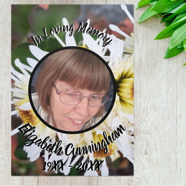 Floral White Spider Mum Patch Fünf-Foto-Gedenkstät Dreifach Gefaltete Ankündigung (Von Creator hochgeladen)