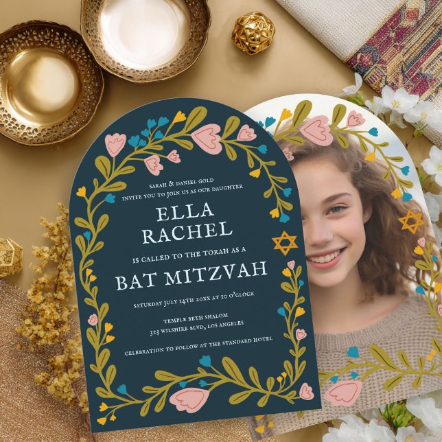 Floral Wreath Bat Mitzvah Handgezeichnet Custom FO Einladung (Floral Wreath Bat Mitzvah Hand-drawn Custom PHOTO Arched Invitation
)