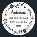 Floral Wreath | Rücksendeadresse von Familiennamen Runder Aufkleber<br><div class="desc">Dieser individuell gestaltbare Aufkleber mit einfacher Typografie,  moderner Kalligraphie und einem rustikalen Blumenkranz.</div>