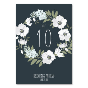 Florale Hochzeitstischnummern mit weißem Kranz Tischnummer