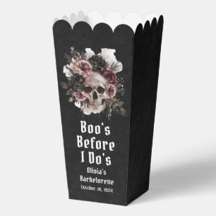 Florales Totenkopf-Junggesellinnenabschied vor der Geschenkschachtel