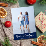 Florida Beach Blue Strip Foto Weihnachten<br><div class="desc">Weihnachtskarten in einem Marine Strand nautische "Meas and greetings" Design. Passen Sie mit Ihrem Foto und Ihren Namen an. Diese Weihnachtskarte am Strand kehrt zu einem marineblau-weiß gestreiften nautischen Streifen auf der Rückseite zurück.</div>