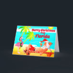 Florida Merry Christmas Santa und Flamingo Beach Feiertagskarte<br><div class="desc">Diese fröhliche Weihnachtsgrüßkarte bietet Santa Clause an einem Florida Strand. Er entspannt die Sonne, Palmen, seine Pfeife und einen lustigen rosa Flamingo mit einer Weihnachtsmannmütze und Kranz. Innen Gruß ~ "Herzliche Wünsche aus unserem Ferienparadies zu Ihrem... ". Der gesamte Text auf dieser Grußkarte kann personalisiert gelesen werden, wie Sie möchten....</div>