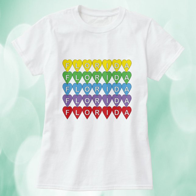 Florida-Regenbogen-Herzen-Muster T-Shirt (A tshirt with colorful hearts that spell out Florida.)