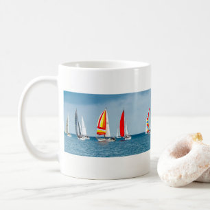Flottille von Segelbooten in der Klam-See Kaffeetasse