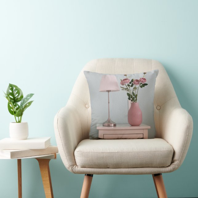 Flowers | Pale Pink Roses on Nightstand Kissen (Stuhl )