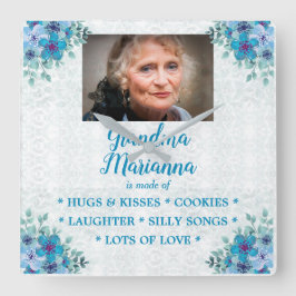 Flowery "What Grandma is Made Of"   Quadratische Wanduhr