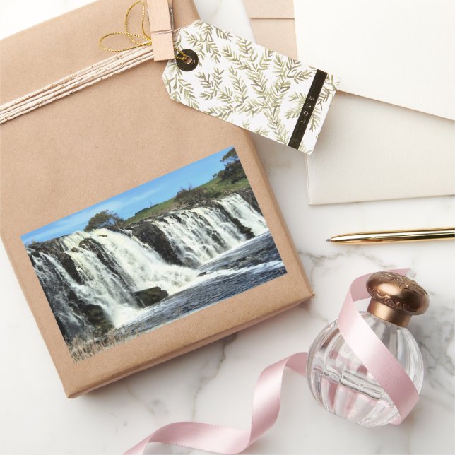 Flowing Waters of Hopkins Falls Rechteckiger Aufkleber (Schenken)