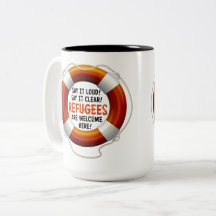 Flüchtlinge begrüßen große Tasse