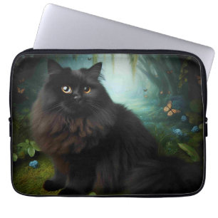Fluffy Black Cat in Misty Woods Laptopschutzhülle