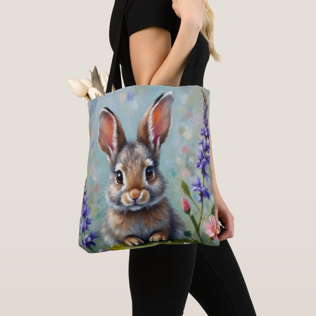 Fluffy Rabbit in einem Feld von Blume Tasche (Von Nahem)