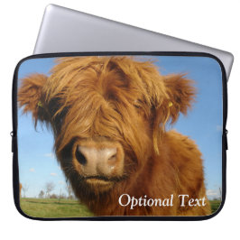 Fluffy Scottish Highland Cow - Blue Sky Laptopschutzhülle
