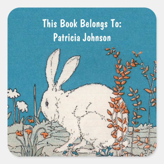 Fluffy White Rabbit Sitzen in Blume Blue Book Quadratischer Aufkleber (Vorderseite)