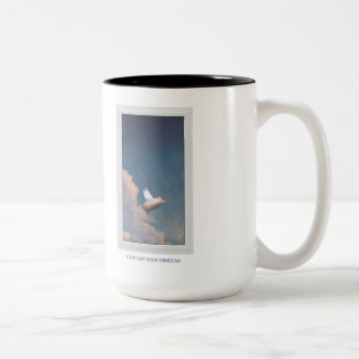 Flugschwein im Fenster Zweifarbige Tasse