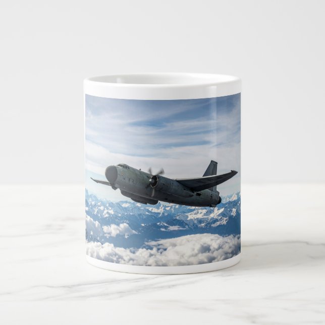 Flugzeug am Himmel Jumbo-Tasse (Vorderseite)