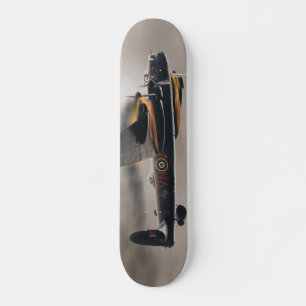 Flugzeug der Lancaster-Bomber beim Brandabsturz Skateboard