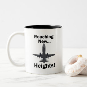 Flugzeug erreicht neue Höhen Inspirierender Spruch Zweifarbige Tasse