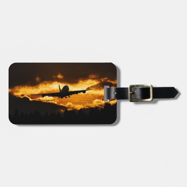 Flugzeug-Fliegen am Sonnenuntergang-Gepäckanhänger Gepäckanhänger (Vorderseite horizontal)