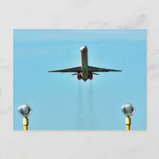 Flugzeug startet auf dem Flughafen Postkarte (Vorderseite)