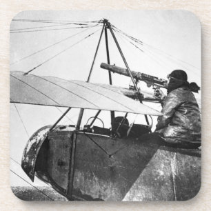 Flugzeugartillerist während des Kampfes des Getränkeuntersetzer