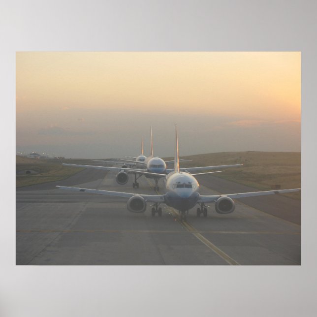 Flugzeuge auf der Piste Poster (Vorne)